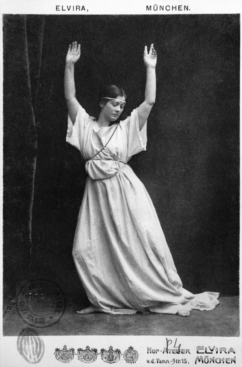 イサドラ・ダンカン（1877-1927）c.1903-04 作： エルビラスタジオ