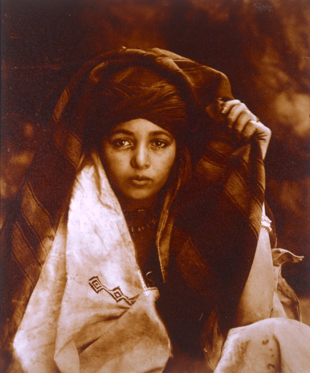 カビリー族の女性、1890年頃（アルブメン版） 作： エミール・フレション