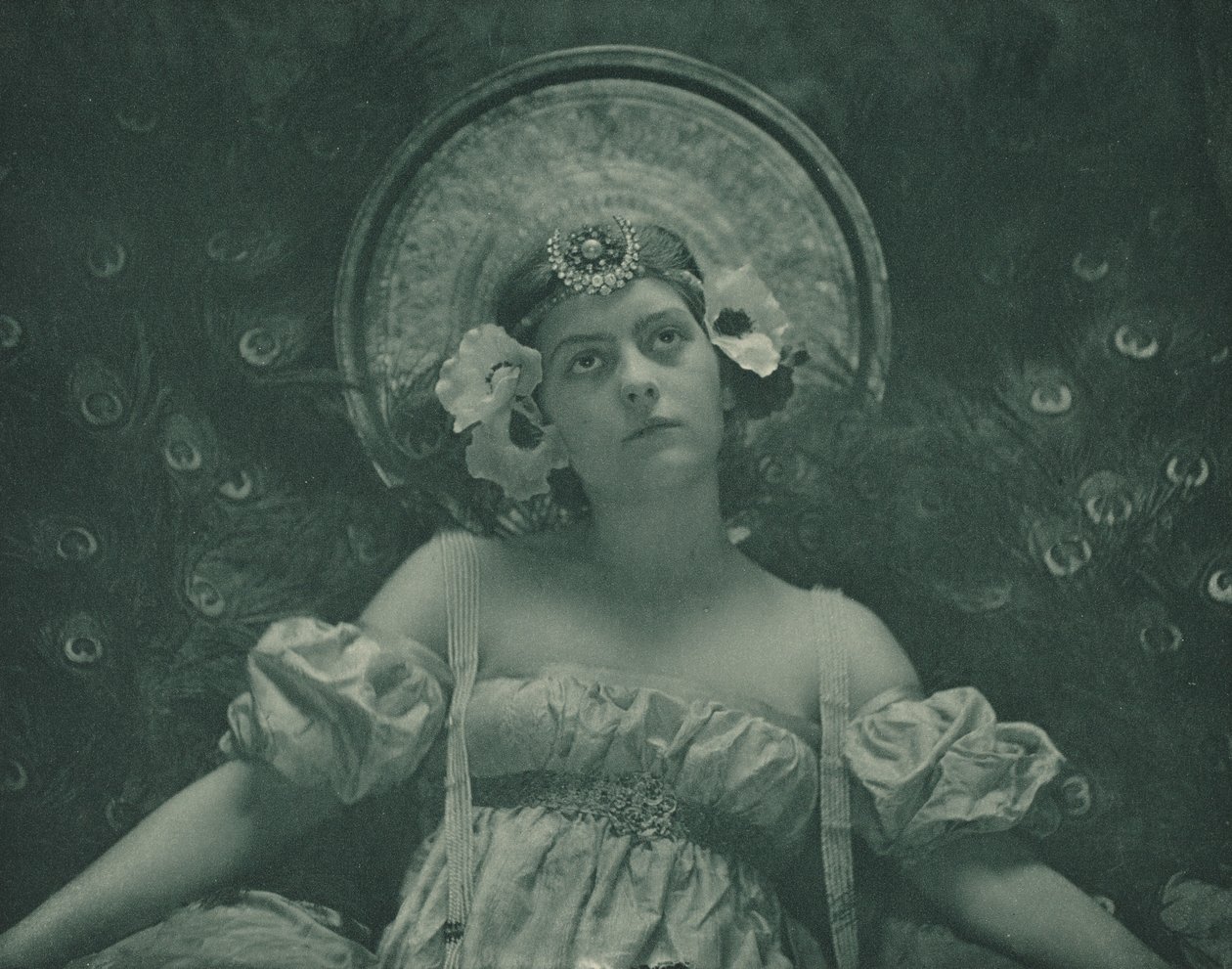 ラ・シガール』1899年（写真） 作： エマ・ジャスティン・ファーンズワース