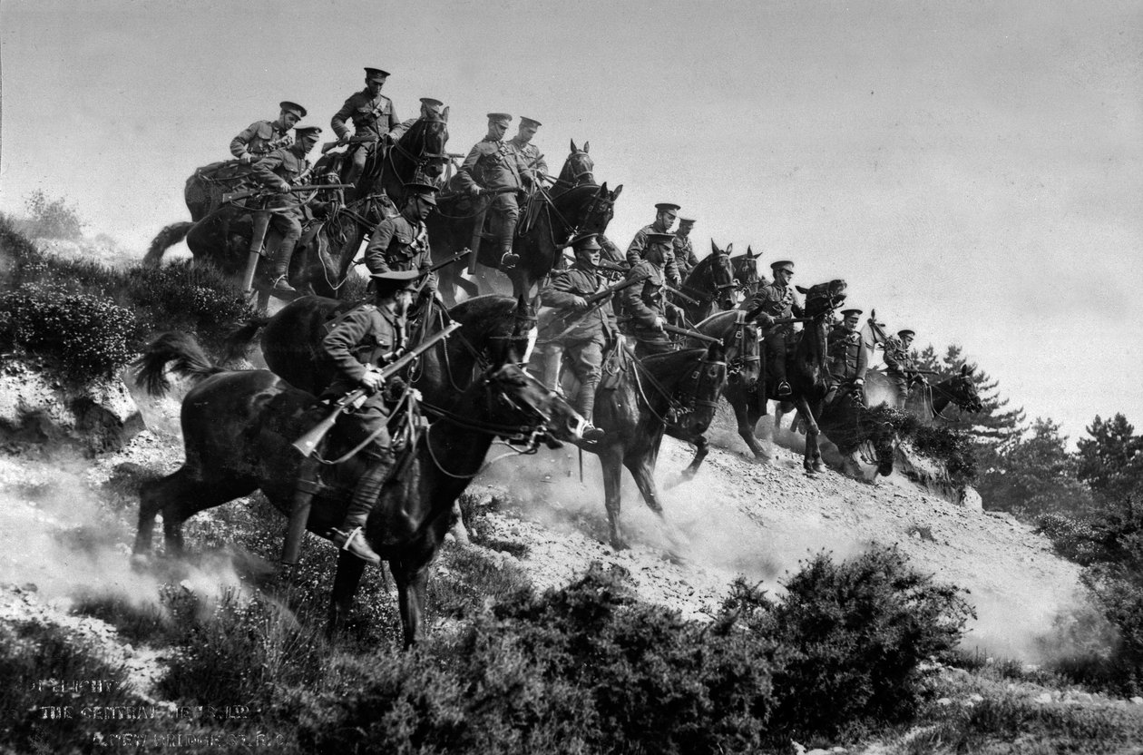 訓練中の騎兵隊第1予備連隊、アルダーショット、1914年頃 作： 英語の写真家