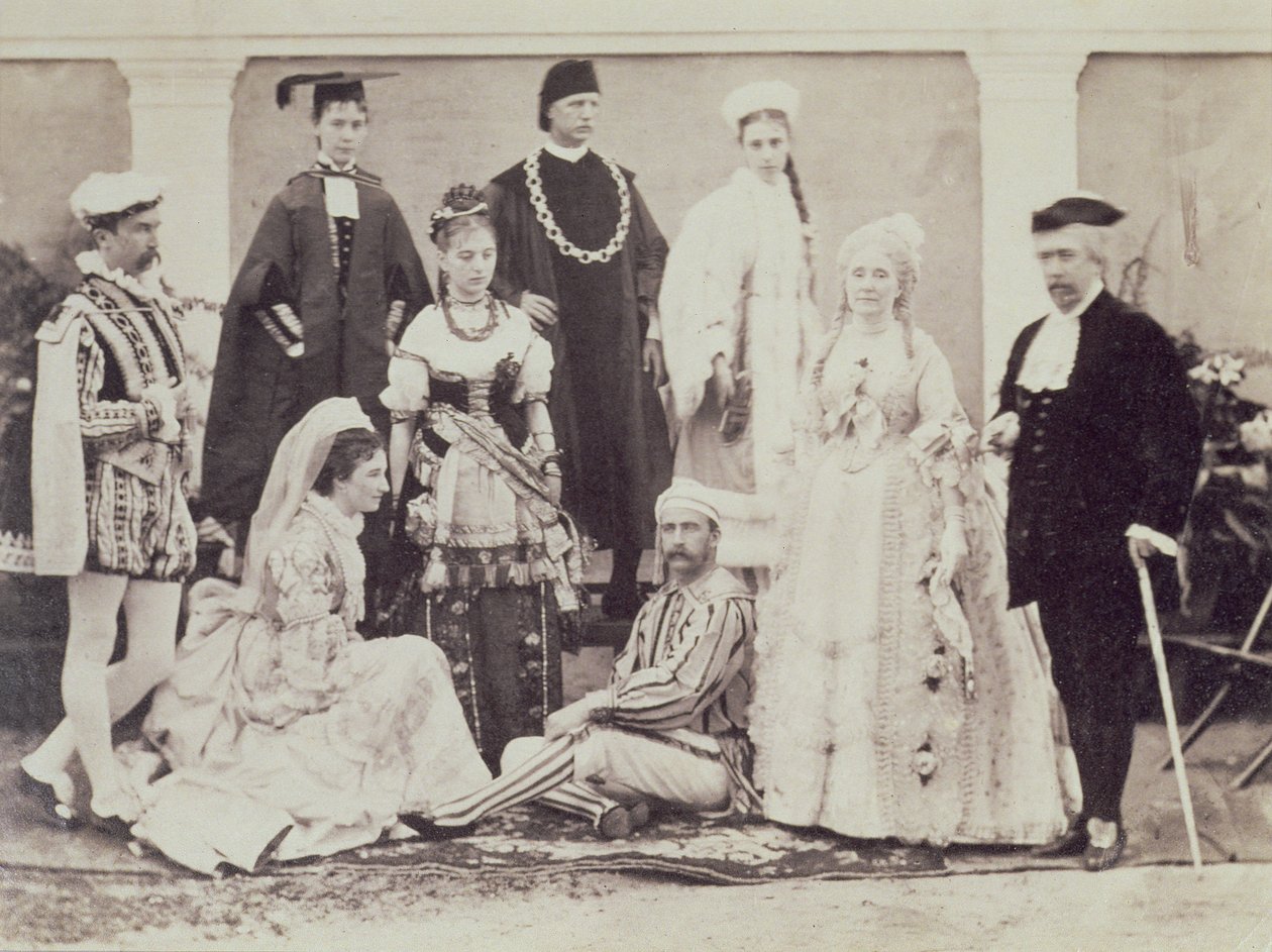 インドのイギリス人俳優のグループ、1880年頃（アルブメンプリント） 作： 英語の写真家