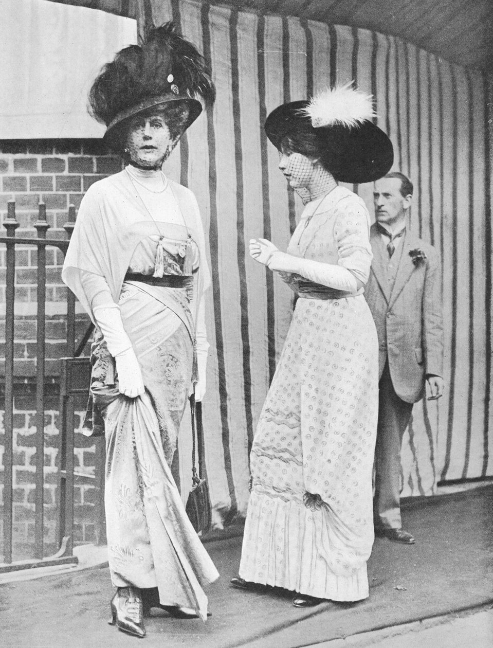 アリスケッペルと娘のバイオレットトレフシウス、1912年 作： 英語の写真家