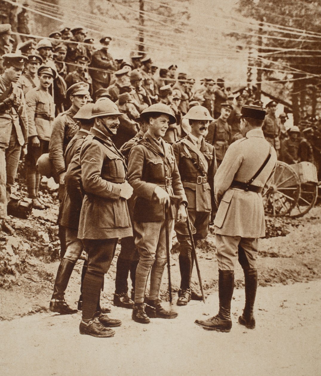 1917年のイタリア戦線の国際グループ：プリンスオブウェールズのセンター 作： 英語の写真家