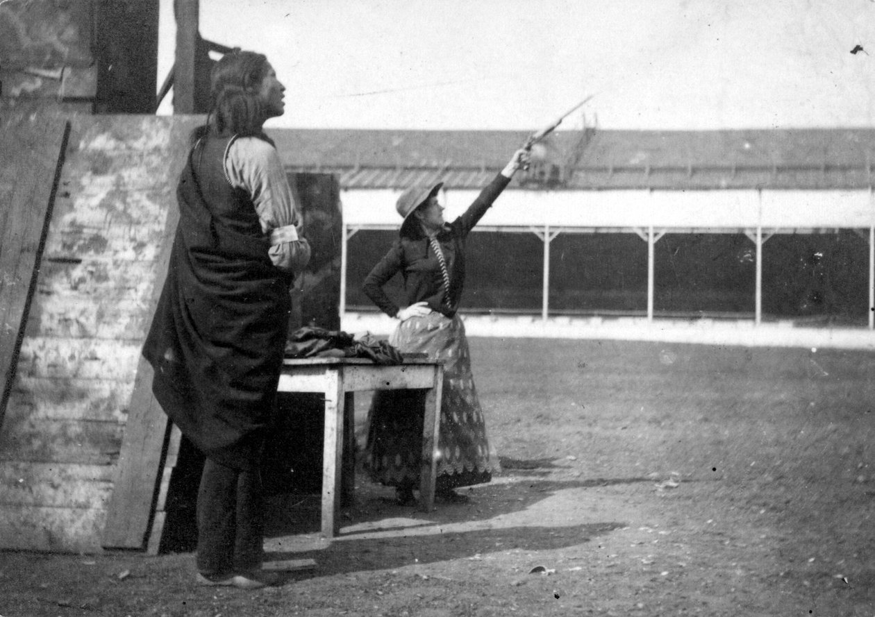 アニーオークリー、1892年 作： 英語の写真家