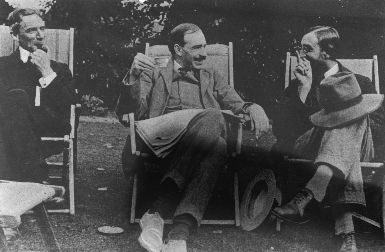 バートランドラッセル、JMケインズ、リットンストラシェ、1917年 作： 英語の写真家
