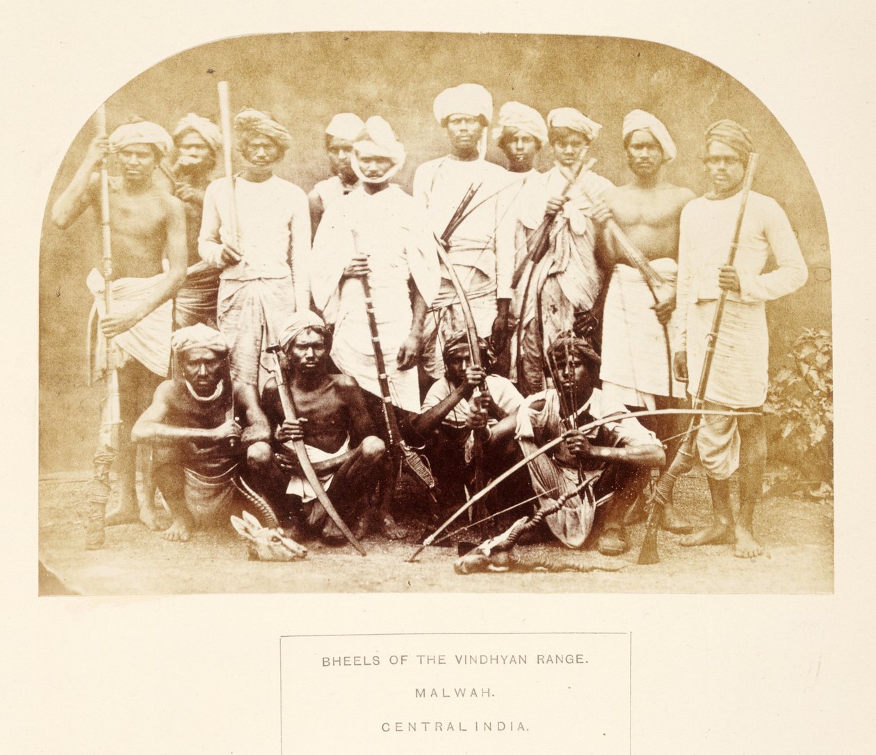 J. Forbes Watson著、The People of Indiaの中央インド、マルワー、ヴィンディヤン山脈の車輪、1868年出版（アルブメンプリント） 作： 英語の写真家