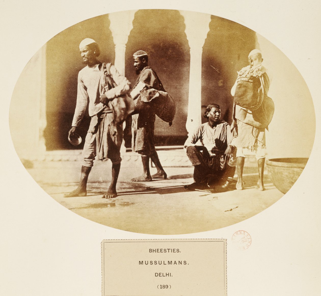 J.フォーブスワトソンによるインドの人々からのBheesties、Mussulmans、デリー、1868年出版（アルブメンプリント） 作： 英語の写真家