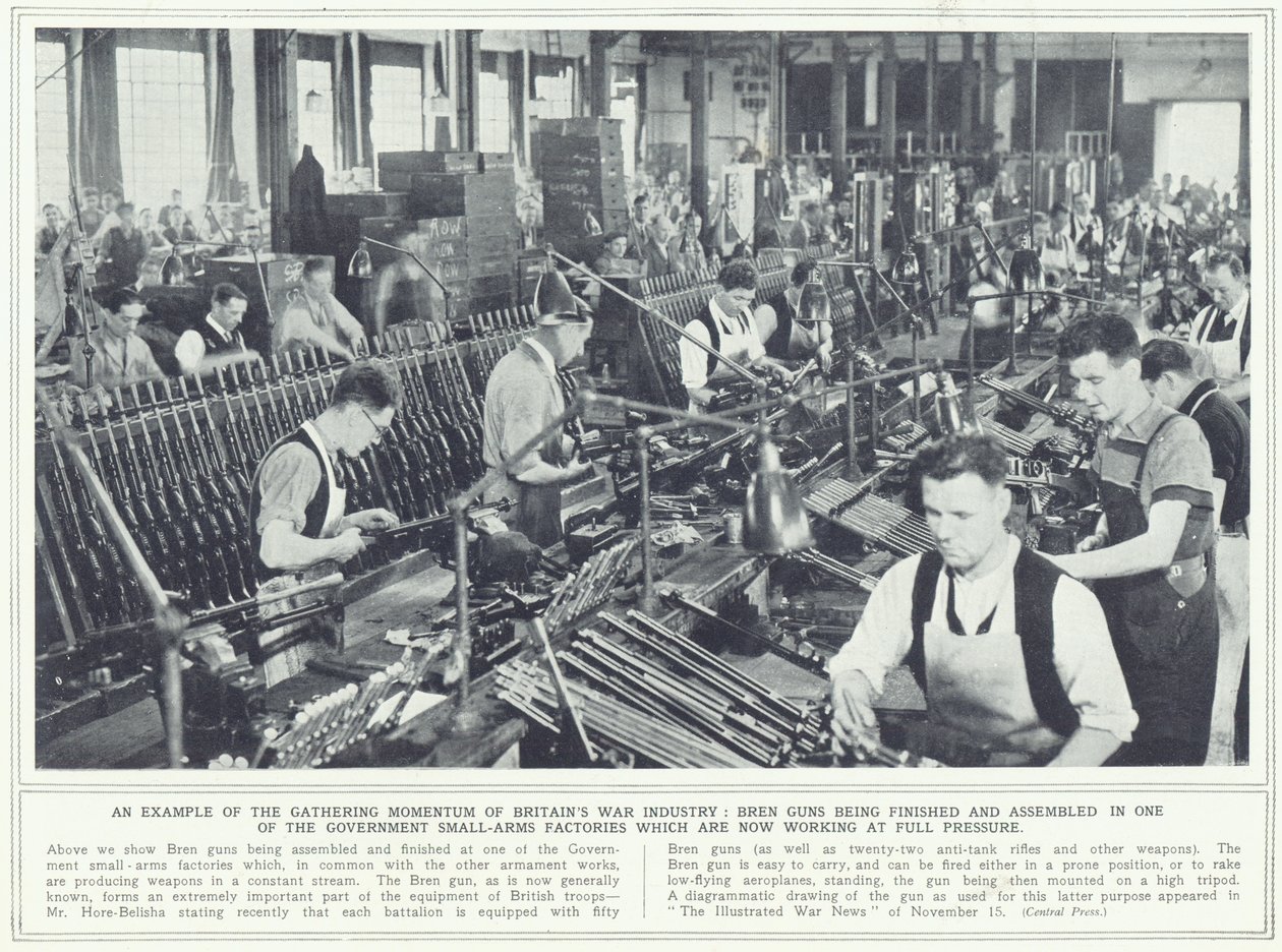 1939年11月22日に発行されたThe Illustrated War Newsの政府の小火器工場の1つで完成し、組み立てられているブレンガン 作： 英語の写真家