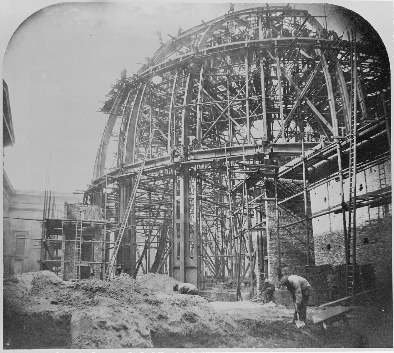 大英博物館閲覧室の建設、1854-57 作： 英語の写真家