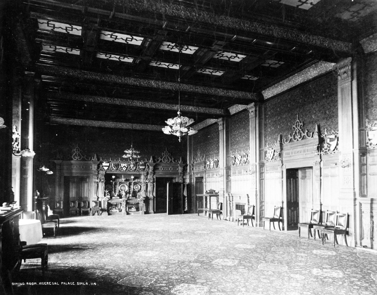 Viceregalロッジのダイニングルーム、シムラ、c.1890 作： 英語の写真家
