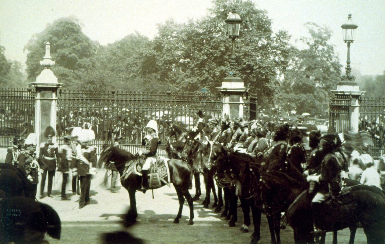 ビクトリア女王のゴールデンジュビリーでの東インド会社の騎兵、1887 作： 英語の写真家