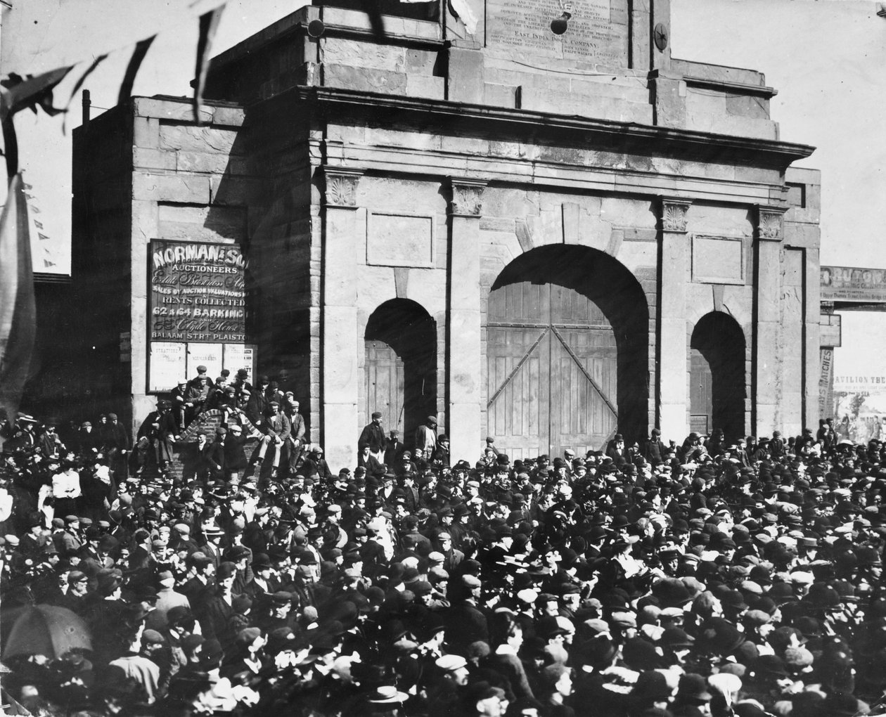 東インドドック、東インドドックロード、1897 作： 英語の写真家