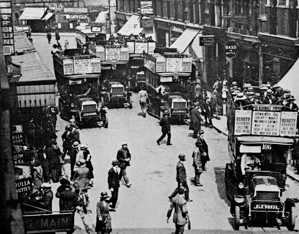 フィンズベリーパーク駅、1923年頃 作： 英語の写真家
