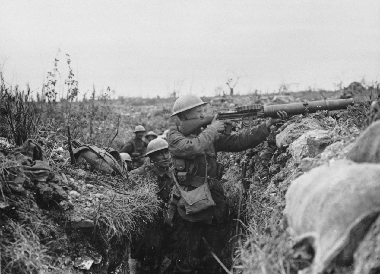 トレンチの発砲ステップに関するルイス砲手、1916年から18年 作： 英語の写真家