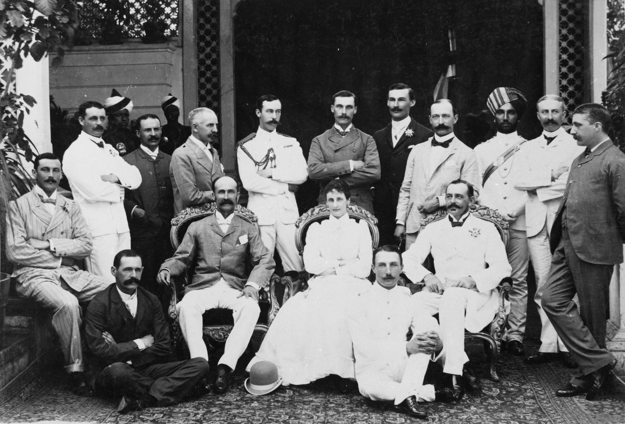 1888-94年頃、シムラーのバイスリーガルロッジのランスダウン夫人とスタッフ 作： 英語の写真家