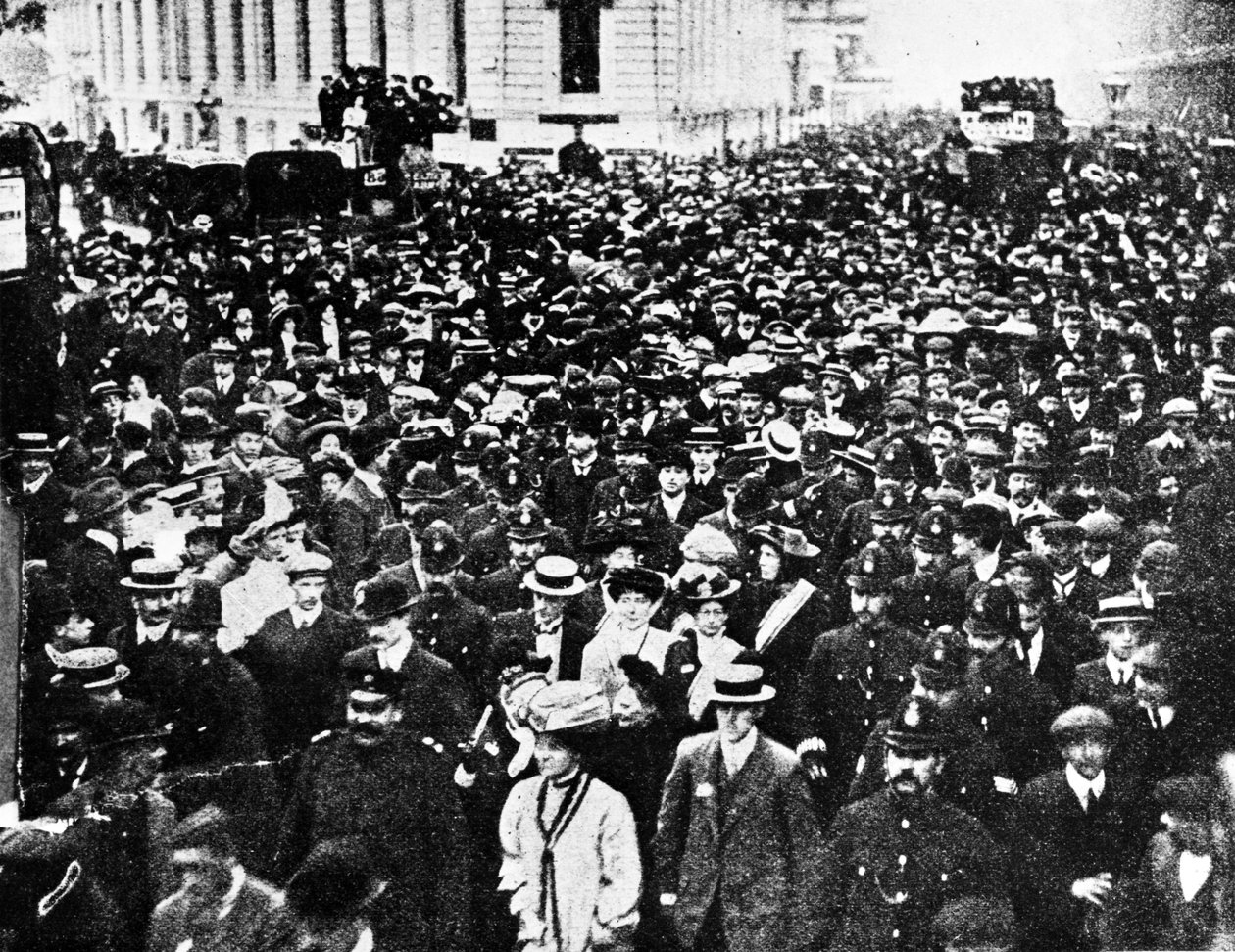 評判を率いるパンクハースト夫人、1908年頃 作： 英語の写真家