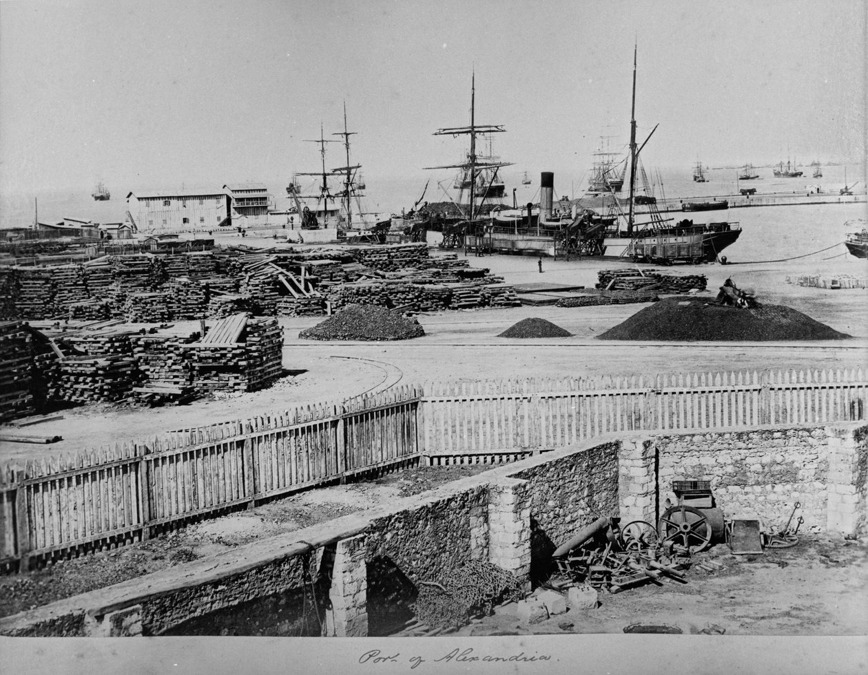 アレクサンドリアの港、1880〜3年頃 作： 英語の写真家