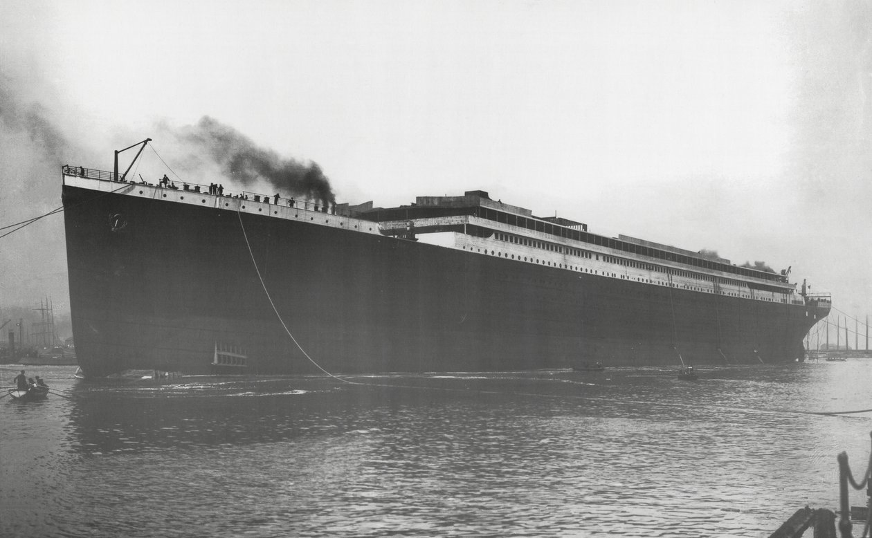 RMS Titanicの発売：タイタニック号が初めて浮上しましたが、エンジン、ボイラー、機械および付属品はありません、1911年5月31日 作： 英語の写真家
