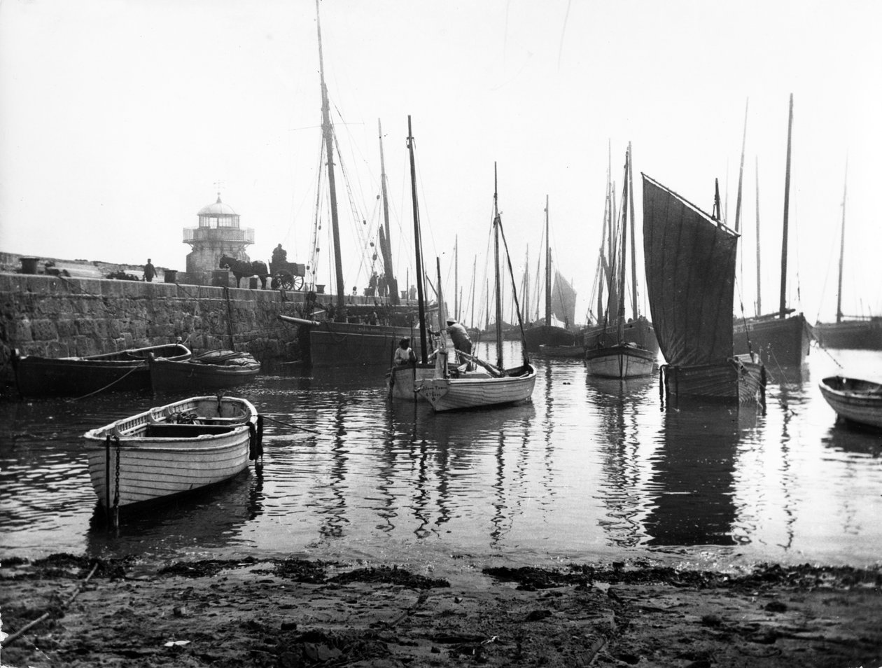 スミートンズピア、セントアイブス、1880年代頃 作： 英語の写真家