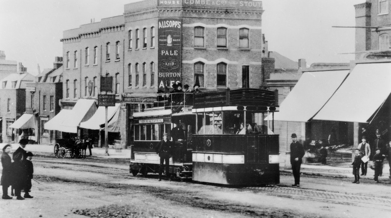 1880年代の北ロンドンの蒸気路面電車 作： 英語の写真家