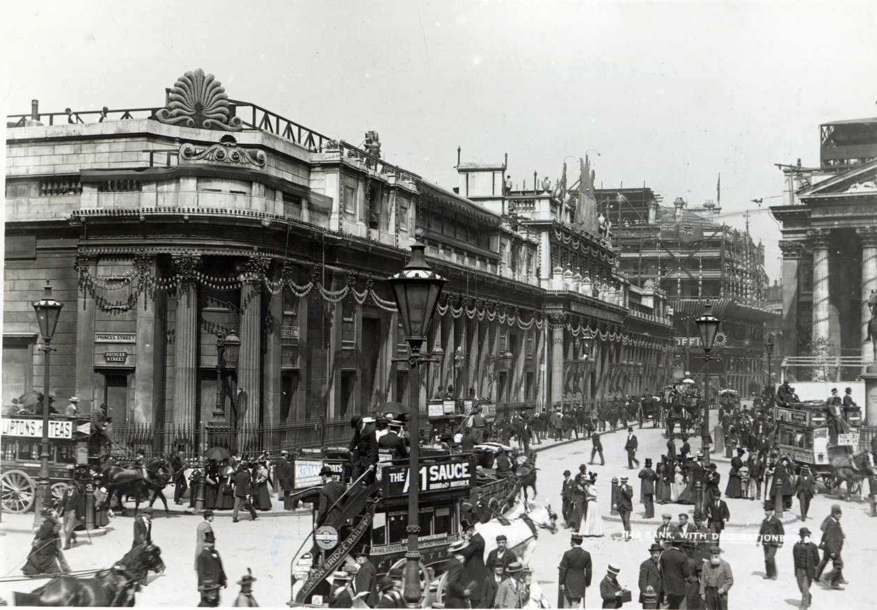 イングランド銀行、ビクトリア女王のダイヤモンドジュビリーのために装飾、1897 作： 英語の写真家