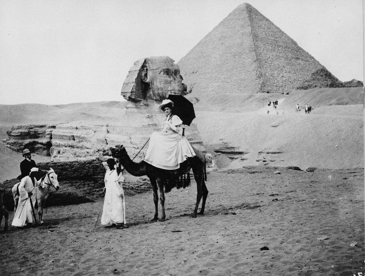 スフィンクスとクフ王のピラミッド、1904年頃 作： 英語の写真家