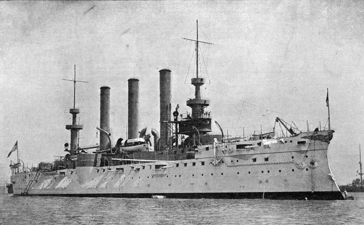 パンケフォテス卿を連れてきたアメリカの戦艦ブルックリンはイギリスに残っています。 作： 英語の写真家