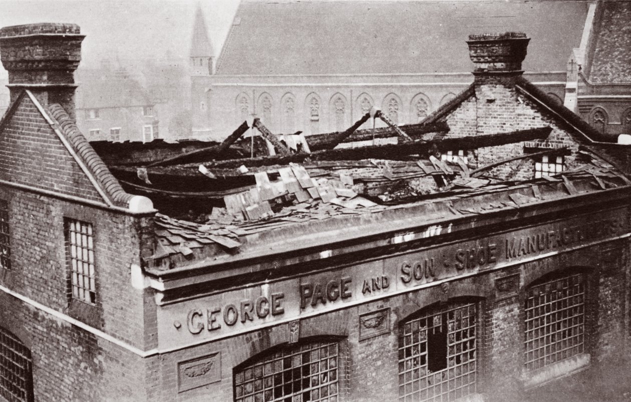 1915年のロンドンへの爆撃事件の結果 作： 英語の写真家