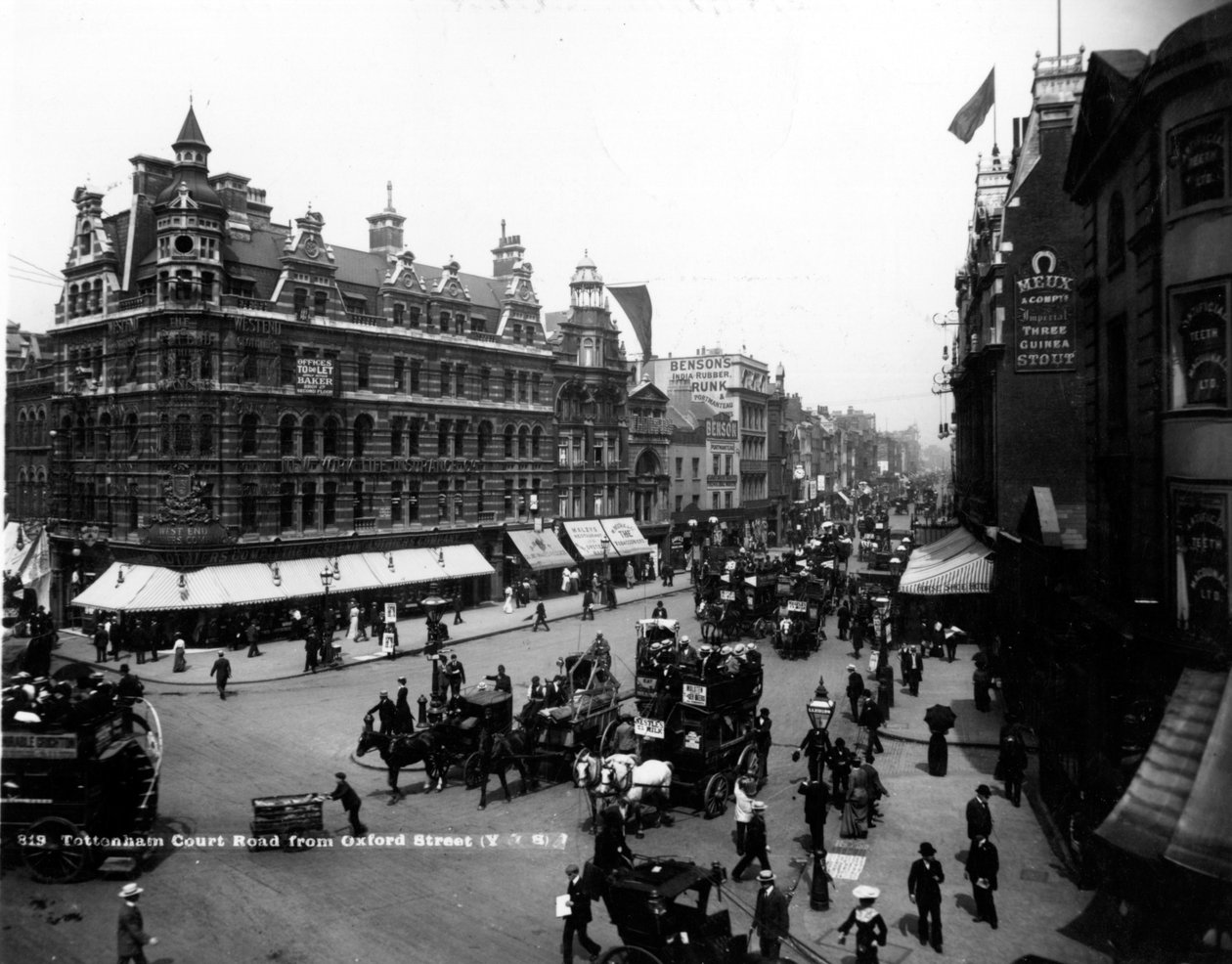 ロンドン、オックスフォードストリートからのトッテナムコートロード、1891年 作： 英語の写真家