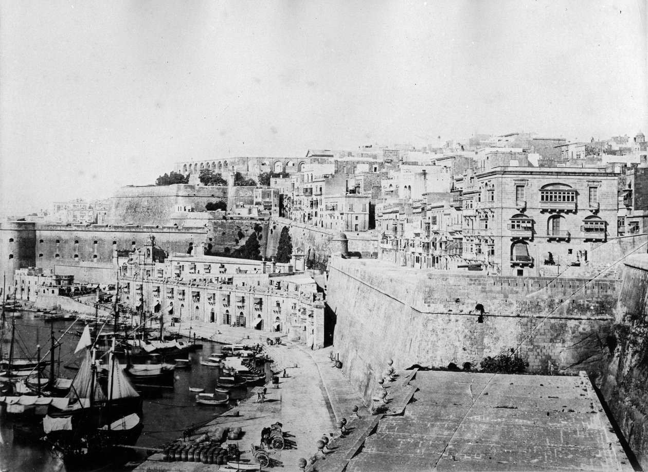 マルタの下部バラッカ出身のバレッタ、1880〜83年頃 作： 英語の写真家