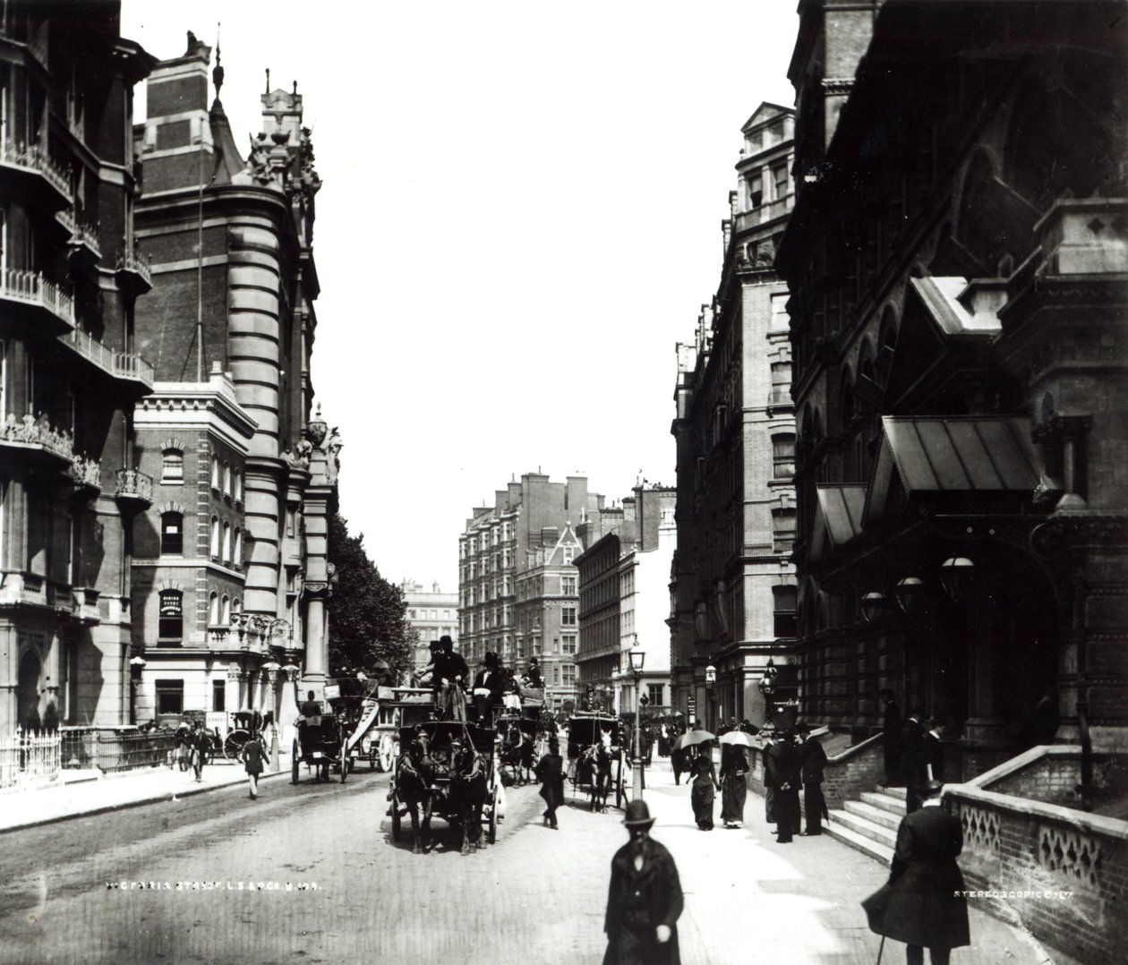 ビクトリアストリート、ロンドン、1890年頃 作： 英語の写真家