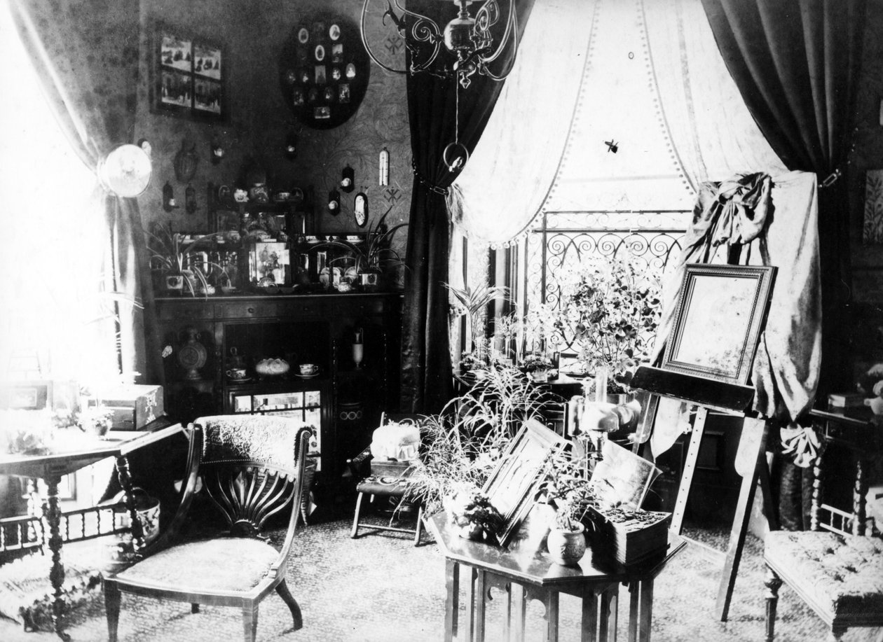 ビクトリア朝の応接室、1860〜99年頃 作： 英語の写真家