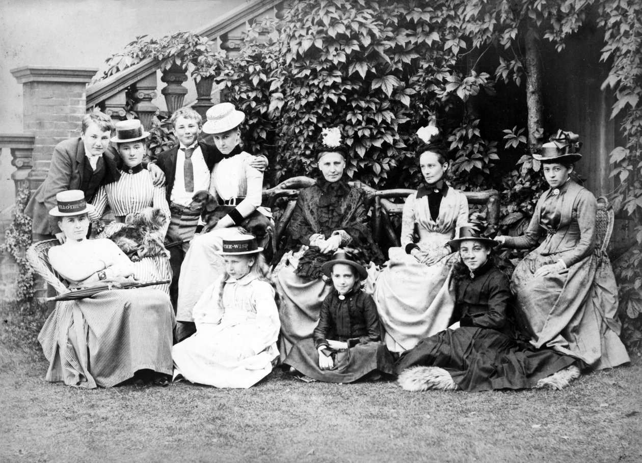 ビクトリア朝のグループの肖像画、1890年頃 作： 英語の写真家