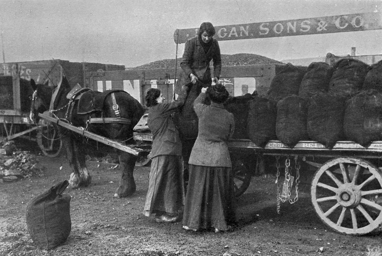 石炭労働者としての女性、戦争局の写真、1916 作： 英語の写真家