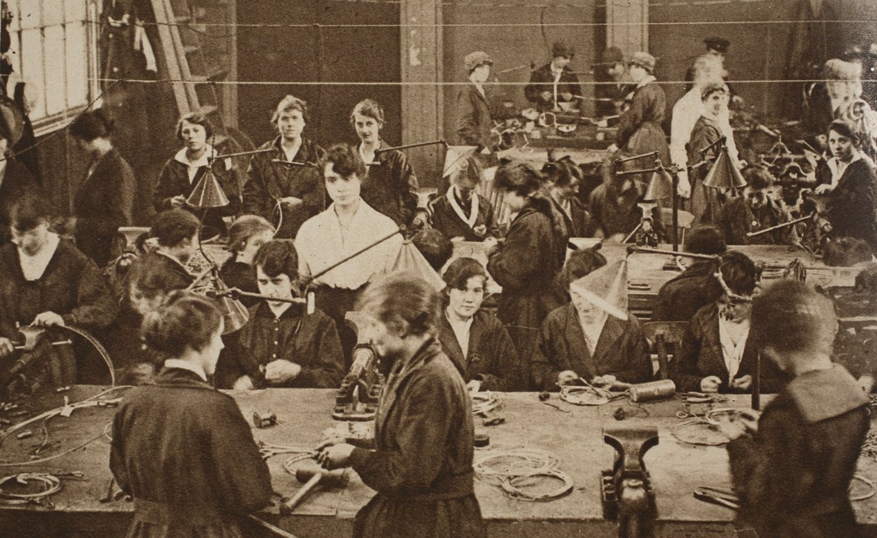 1914〜19年のRN航空サービスの女性労働者 作： 英語の写真家