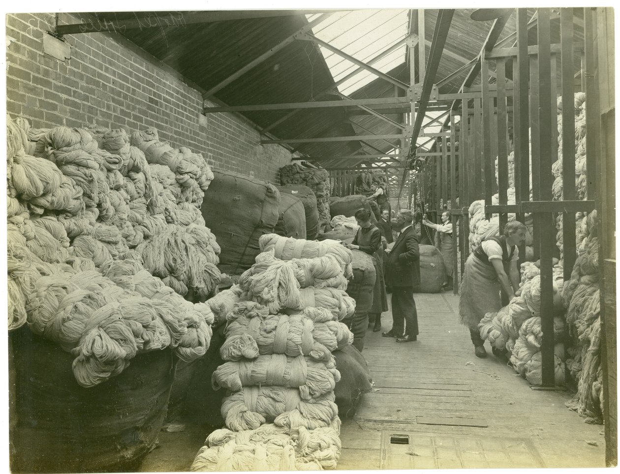 糸店、カーペット工場、1923 作： 英語の写真家