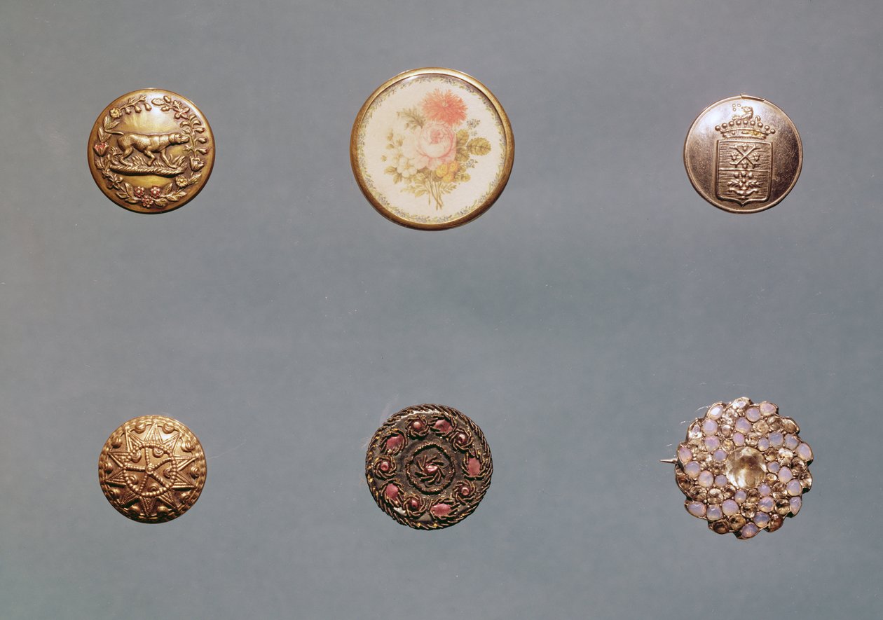 18世紀後半から19世紀初頭のボタンのコレクション 作： 英語学校