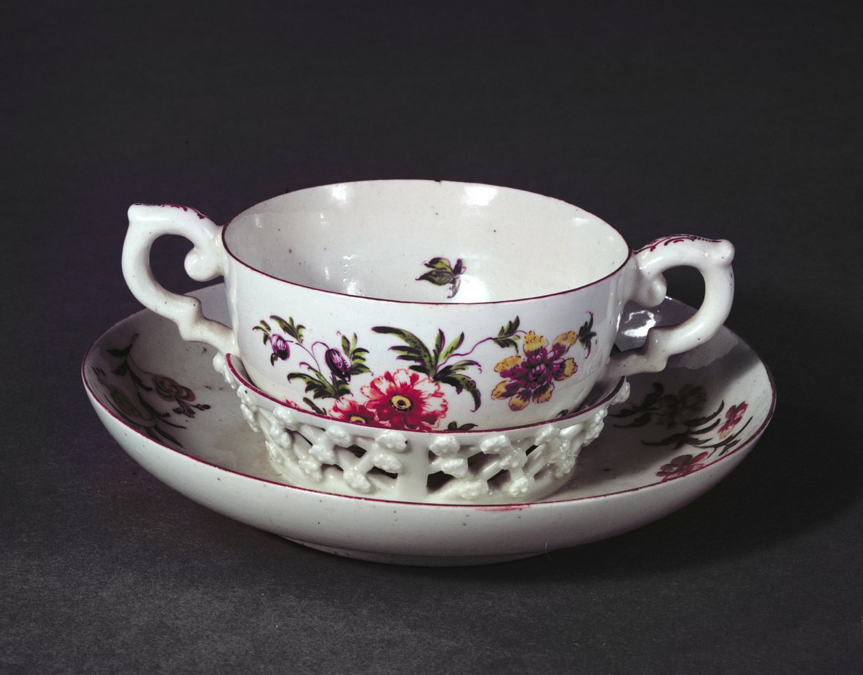 ダービートレブリューズカップとソーサー、1758年頃（磁器） 作： 英語学校