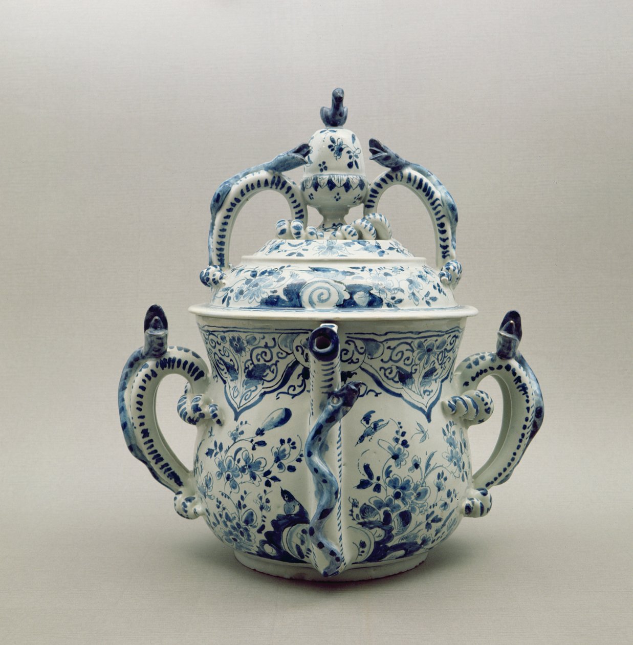Lambeth Delftwareポセットポット、青と白、c.1695（セラミック） 作： 英語学校