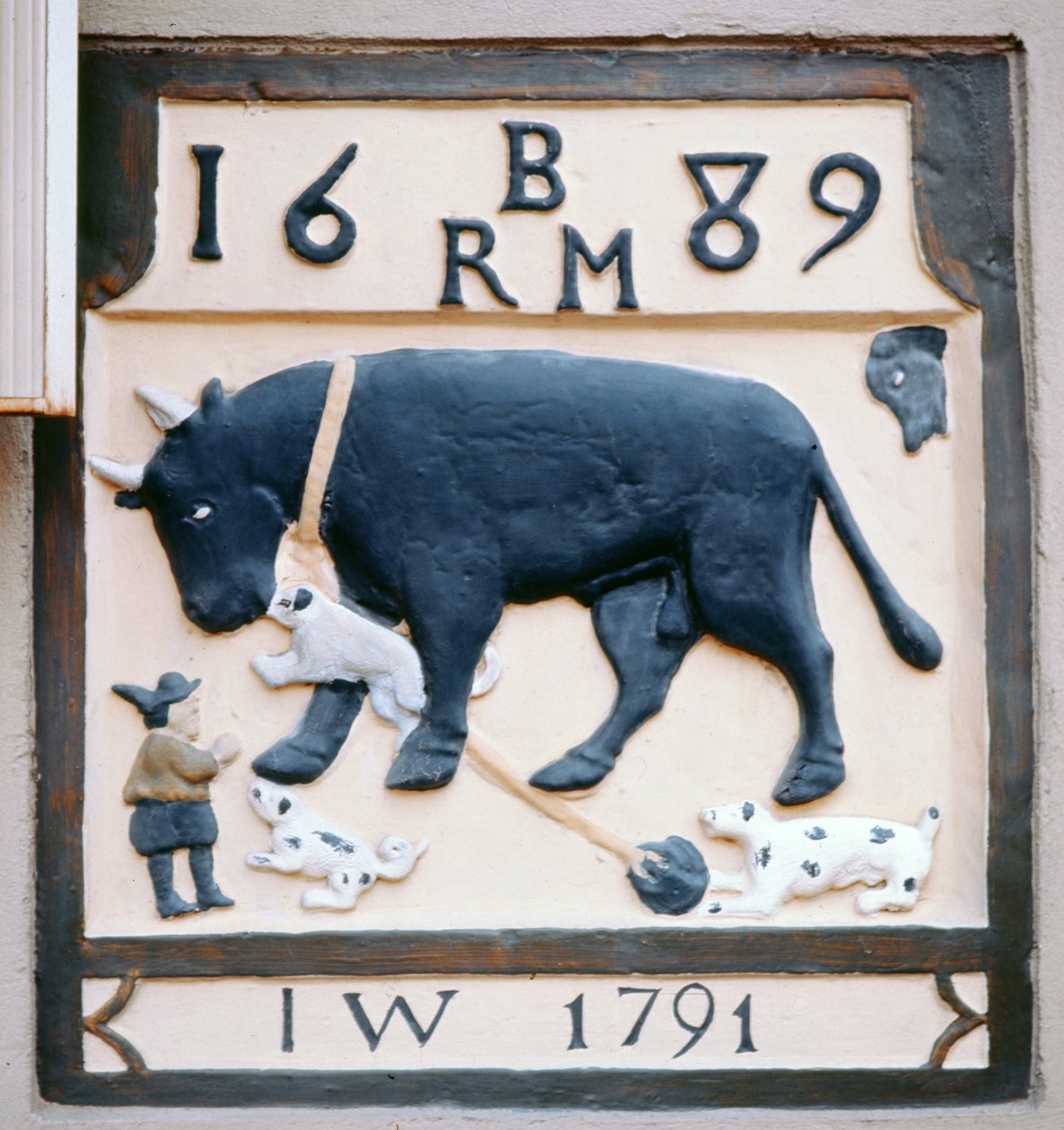 Bull and Dog（旧称Black Bull）1689（塗られた石）のパブサイン 作： 英語学校