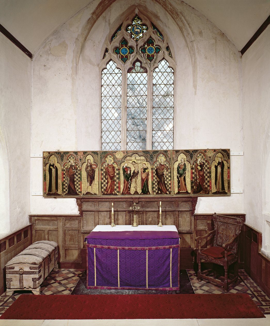 Eight Saintsによるはりつけを描いたRetable、c.1300（パネル上のテンペラと金箔）（394990も参照） 作： 英語学校