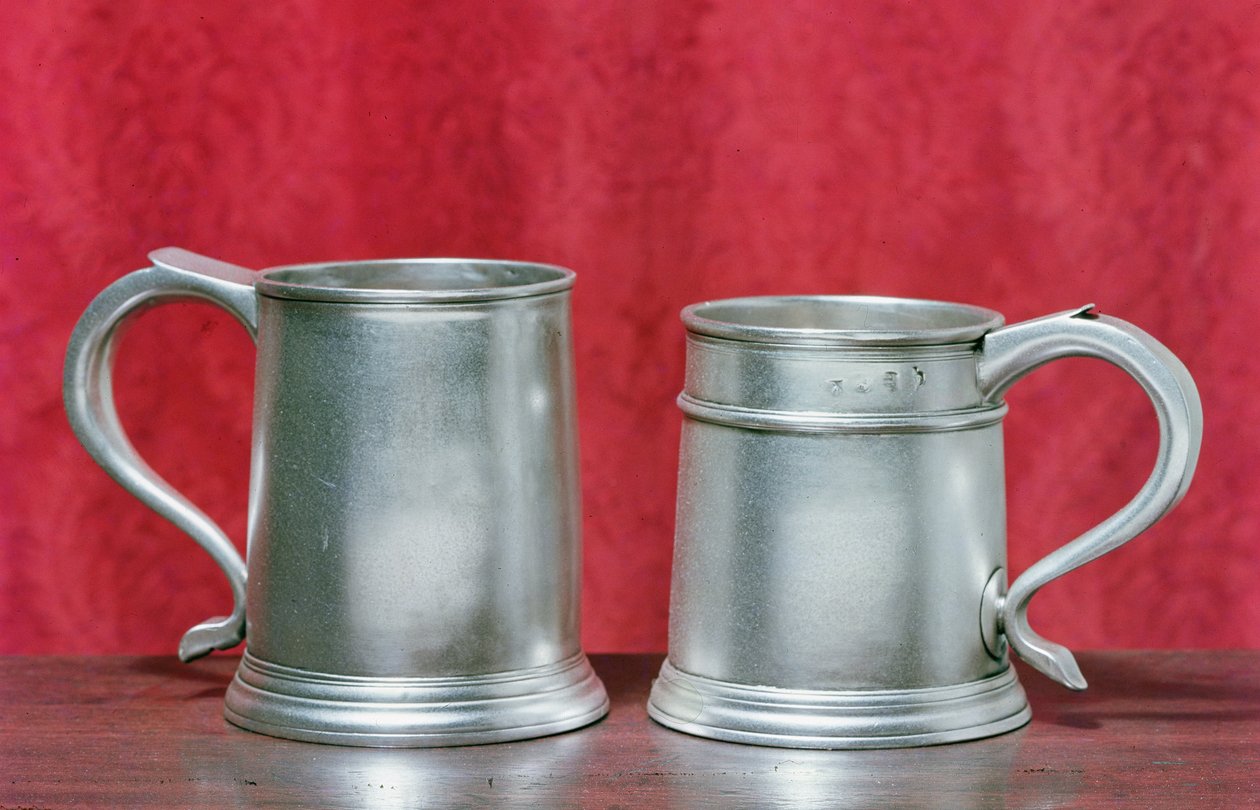 タンカーズ、左から右へ：Timbrell and Bentley of London、1713;ナサニエル・ロック・オブ・ロンドン、1716（銀） 作： 英語学校