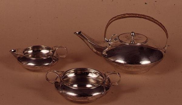 Haseler and Co.によるLiberty＆Co.のお茶サービス、バーミンガム、1904年（シルバー） 作： 英語学校