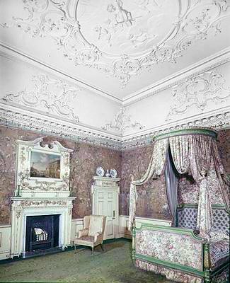 James Paine（1717-89）による天井のある国家寝室とRobert Adam（1728-92）c.1760-70による中国の壁紙 作： 英語学校