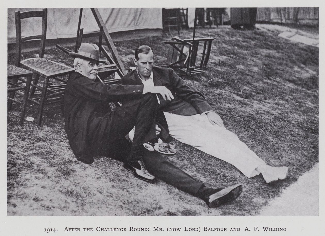 1914年、チャレンジ・ラウンドを終えて、バルフォア氏（現領主）とA・F・ワイルディング（モノクロ写真） 作： 英語の写真家