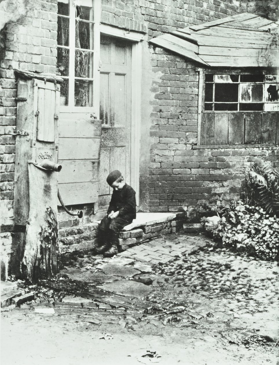 ロンドン、フロッグモアの少年、1888年 作： 英語の写真家