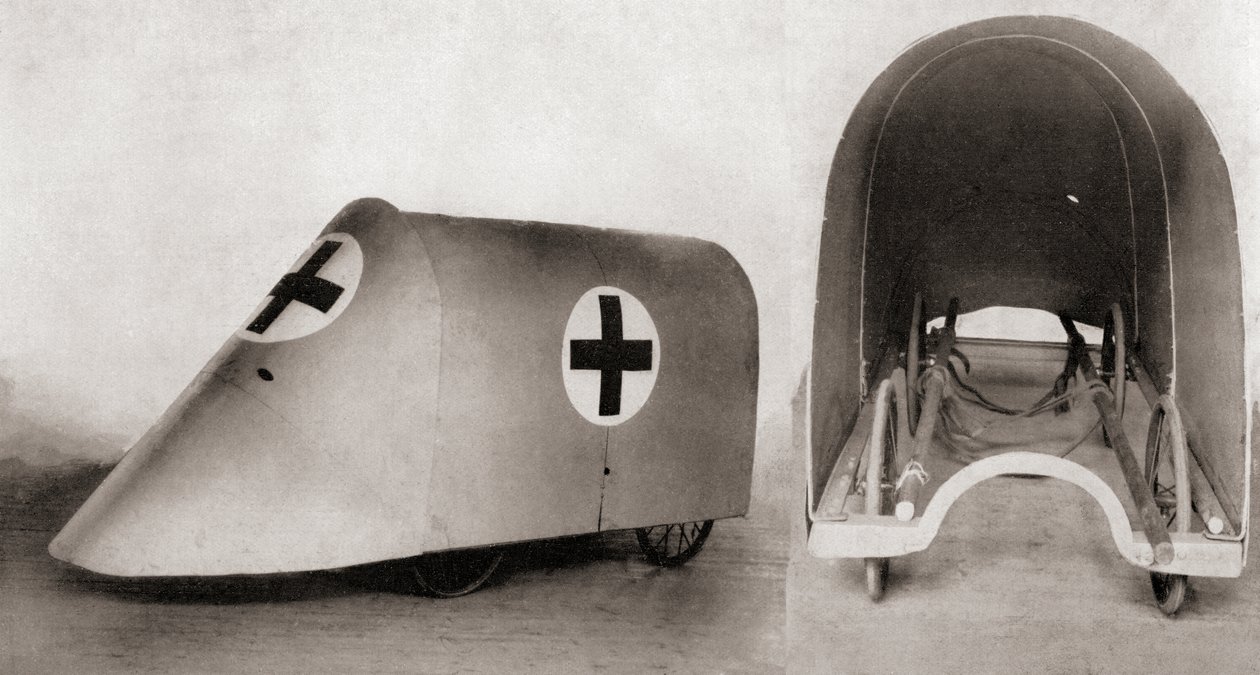1915年のイラストレイテッドウォーニュースによる、第一次世界大戦中に塹壕の間にいる負傷者と担架を救うための防弾担架カバー 作： 英語の写真家