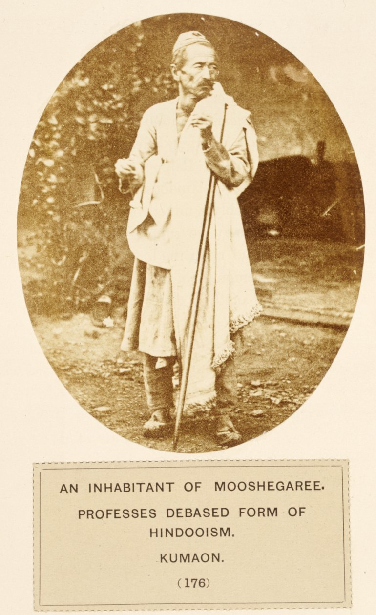 Mooshegareeの住民は、J。Forbes WatsonによるThe People of Indiaのヒンドゥー教、クマオンのデベース形式を公言し、1868年に出版されました（アルブメンプリント） 作： 英語の写真家