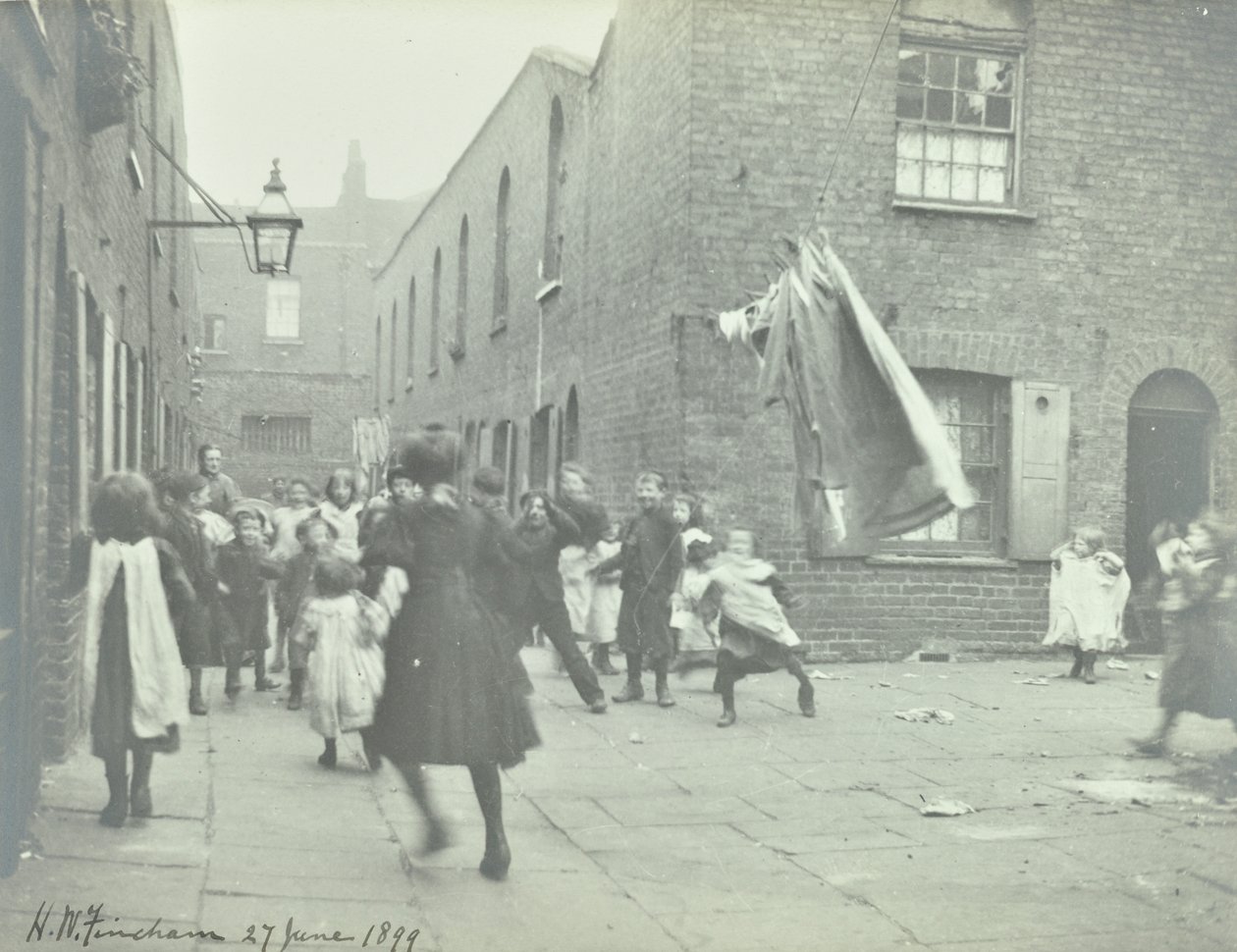 ビショップスコート：概観、ロンドン、1899 作： 英語の写真家