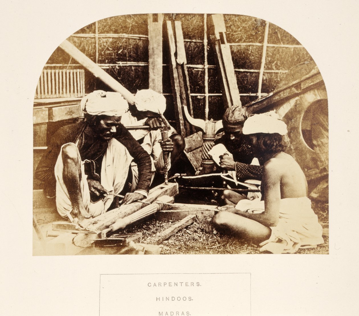 J.フォーブスワトソン著、インド人民の大工、ヒンドゥー、マドラス、1868年出版（アルブメンプリント） 作： 英語の写真家